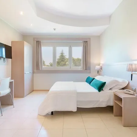 מלון Dimora Lucia 3*