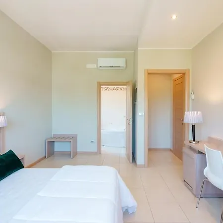 Dimora Lucia מלון 3*