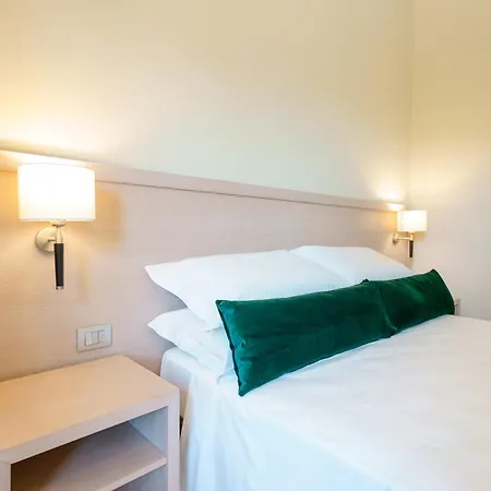 Hotel Dimora Lucia 3*